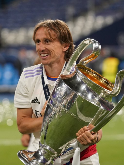 杜兰特关键补篮逆转比赛