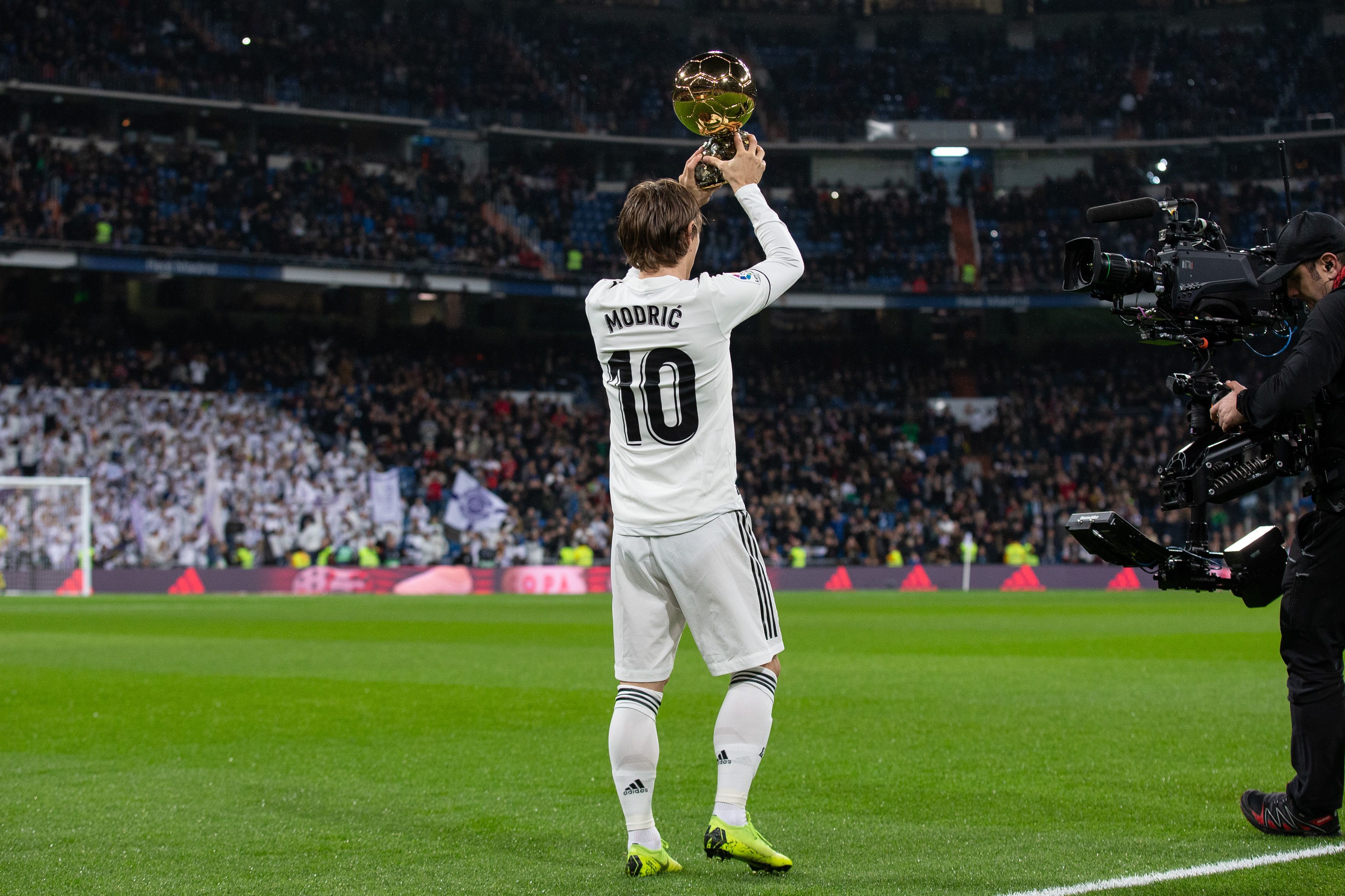 阿根廷与安哥拉的友谊赛，梅西和劳塔罗账户助攻破门