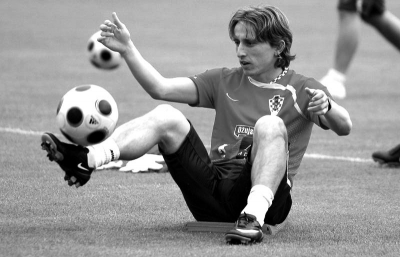 阿奇姆彭遭成都球迷种族歧视，队长王上源发文声援