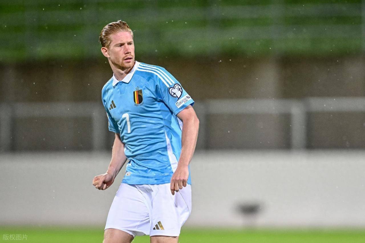 曼联因巴塞罗那关注而面临挑战，加布里埃尔被多家俱乐部关注，但曼联尽力留住他。